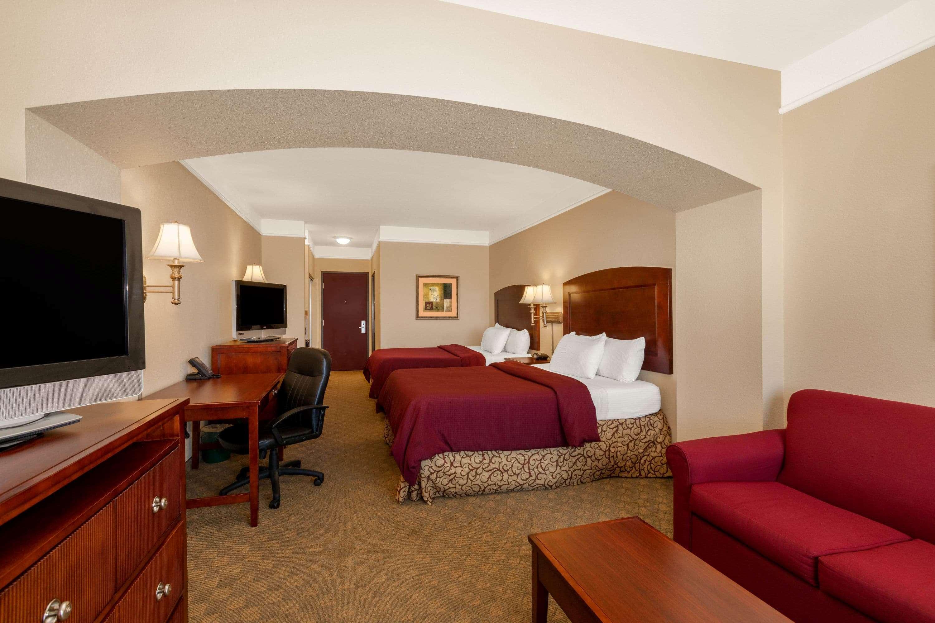 La Quinta By Wyndham Dodge City Exterior photo
